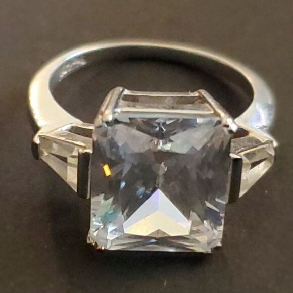 Size 7 BEAUTIFUL HUGE ZIRCON 925 FAS RING - Picture 1 of 11